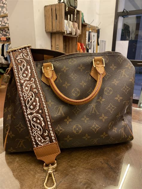 tracolla in tessuto louis vuitton|Monogram di Louis Vuitton da donna .